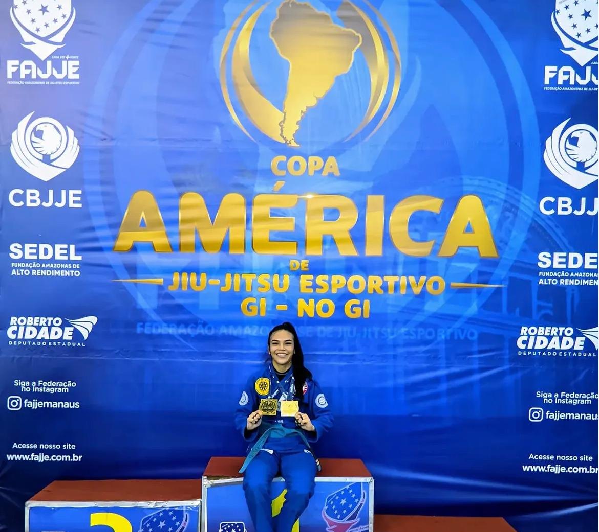 Clara Cardoso no pódio — 1
